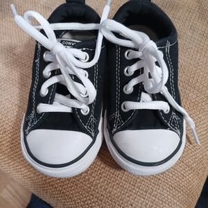 Converse All Stars Toddler Size 6. CUTE!!